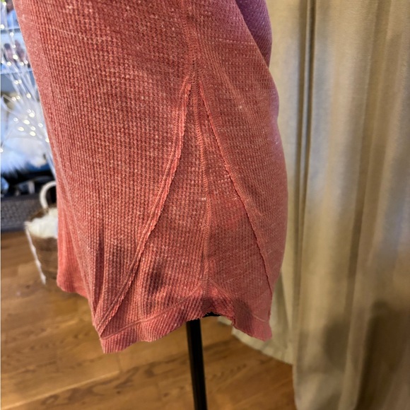 Free People We The Free Womens M Henley Pink Long Slv Stretch Shabby Waffle - Picture 3 of 7